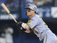 　６回、左前打を放つ前川（撮影・田中太一）