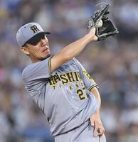 　３回、石上の打球を好捕する伊藤将（撮影・田中太一）