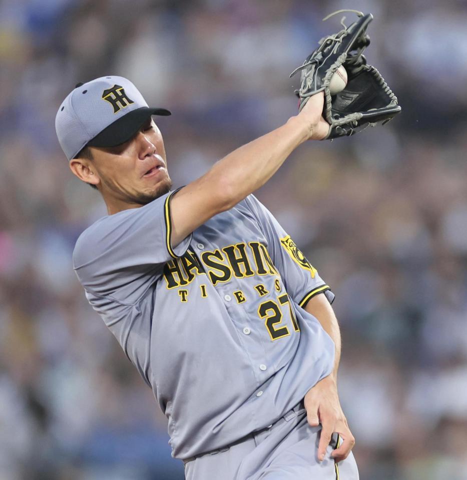 　３回、石上の打球を好捕する伊藤将（撮影・田中太一）