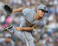 　先発し、力投する伊藤将（撮影・田中太一）