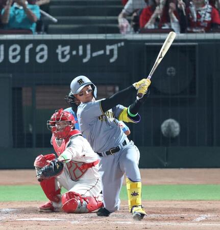 　５回、左前打を放つ森下（撮影・北村雅宏）