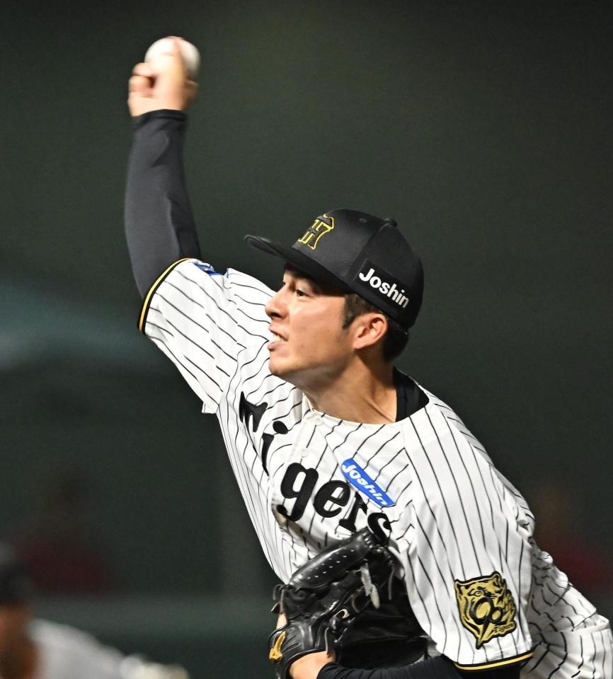 　８回途中から登板する椎葉（撮影・西田忠信）