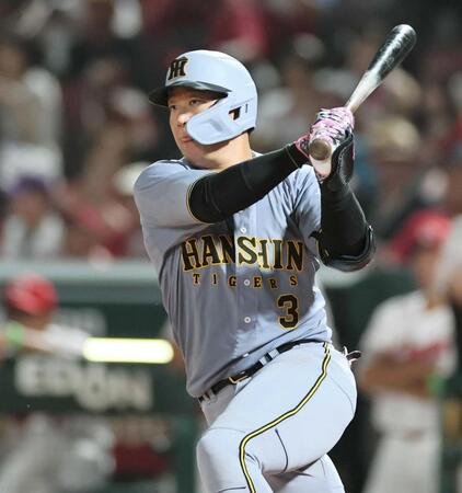 　５回、適時打を放つ大山（撮影・田中太一）