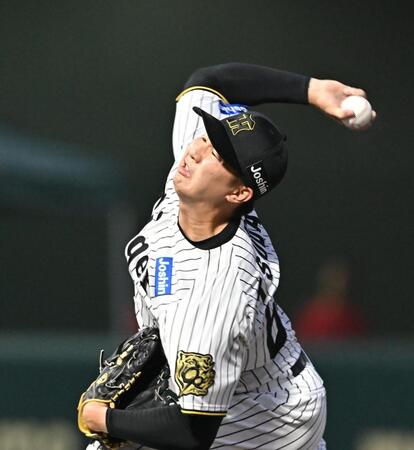 　４回から２番手で登板する津田（撮影・西田忠信）