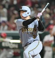 　５回、適時打を放つ大山（撮影・田中太一）