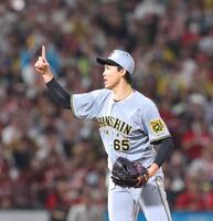 　６回、ハーフスイングをアピールする湯浅（撮影・市尻達拡）