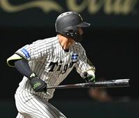 　８回、適時打を放つ木浪（撮影・西田忠信）