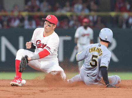 　３回、二盗を決める近本（撮影・市尻達拡）