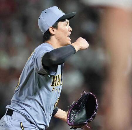 　６回、モンテロを三振に仕留める湯浅（撮影・田中太一）