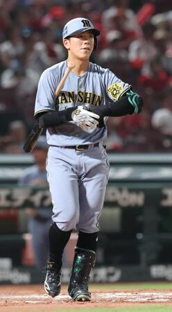 　７回、四球を選ぶ豊田（撮影・市尻達拡）