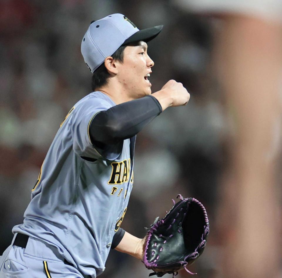 　６回、モンテロを三振に仕留める湯浅（撮影・田中太一）