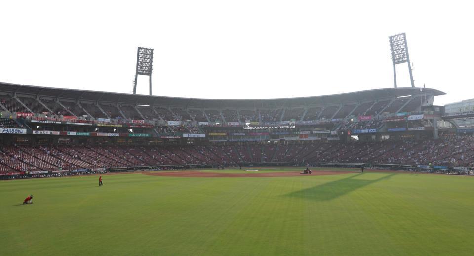 　試合開始を待つマツダスタジアム（撮影・北村雅宏）