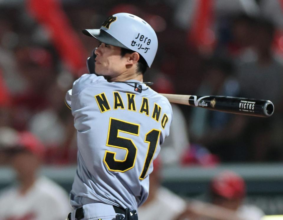 　７回、適時打を放つ中野（撮影・田中太一）