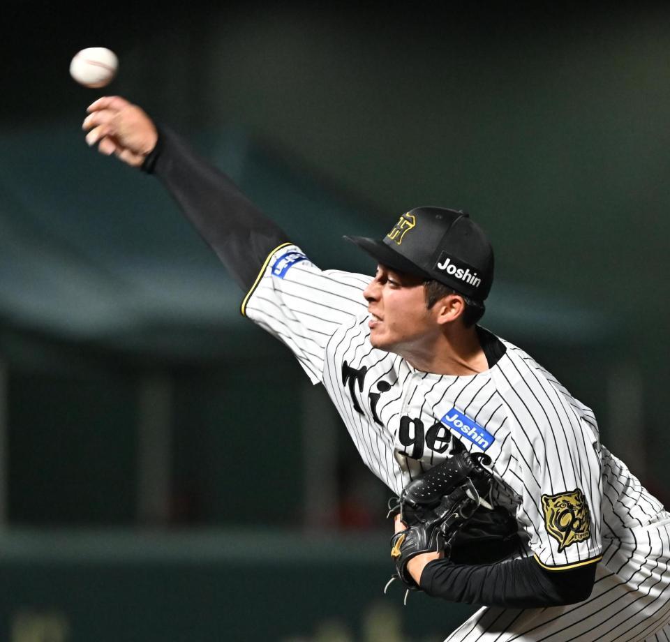 　６回から２番手で登板する椎葉（撮影・西田忠信）