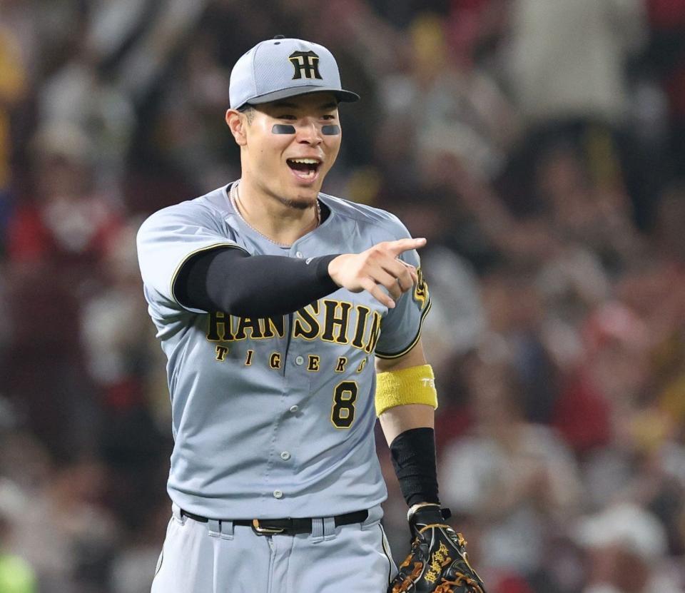 　広島に３連勝し、喜びを爆発させる佐藤輝（撮影・市尻達拡）