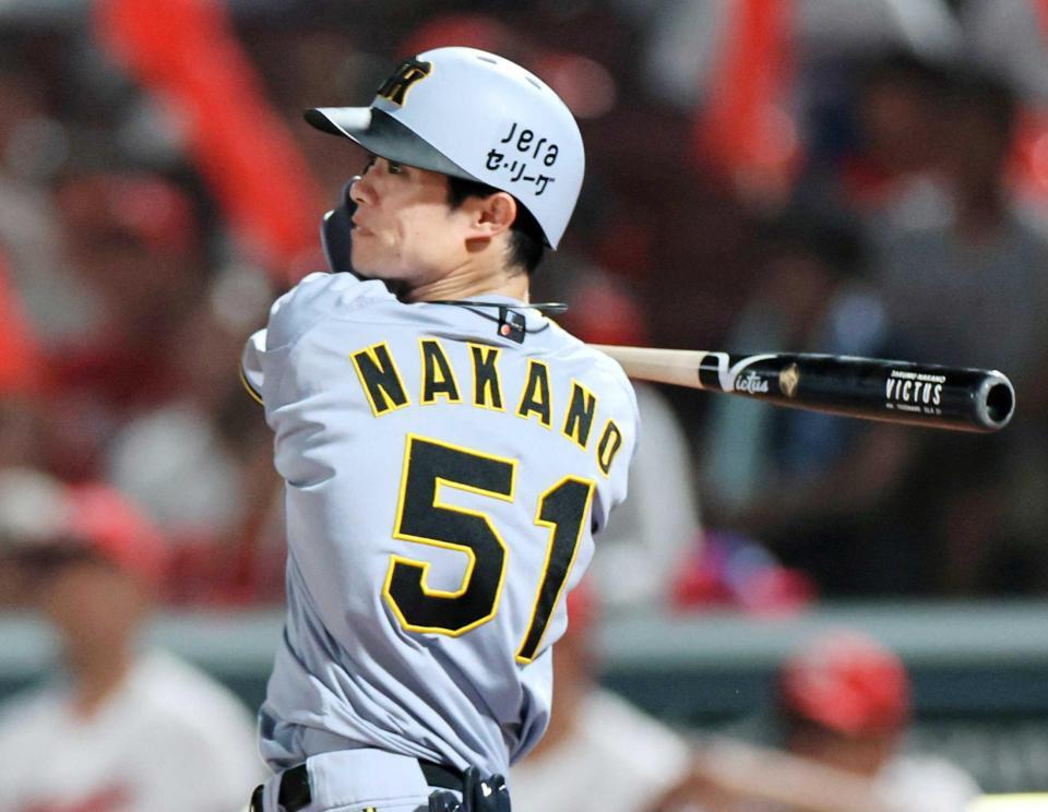 　７回、適時打を放つ中野（撮影・田中太一）