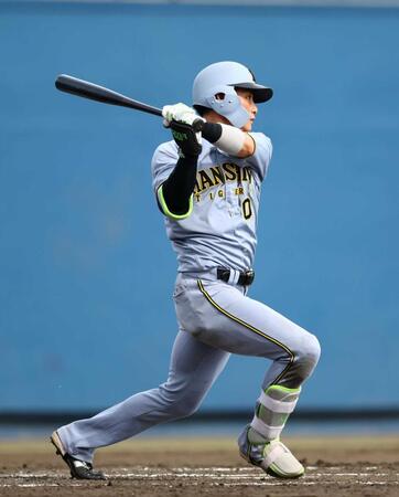 　９回、中前打を放つ木浪