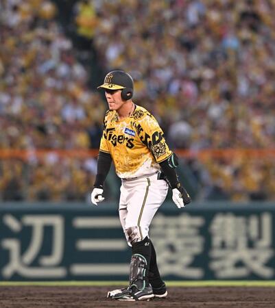 　４回、遊撃への打球で二塁を狙うもタッチアウト。併殺となった豊田（撮影・西田忠信）