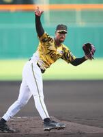 　ヤクルト打線を相手に力投するデュプランティエ（撮影・立川洋一郎）