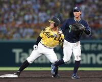 　４回、遊ゴロを放った豊田は三走・大山が挟殺される間に二進を試みるも、タッチアウトとなる（撮影・北村雅宏）