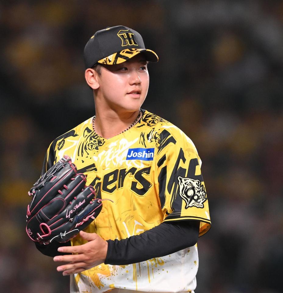 　３回を投げ終えベンチに戻る門別（撮影・西田忠信）