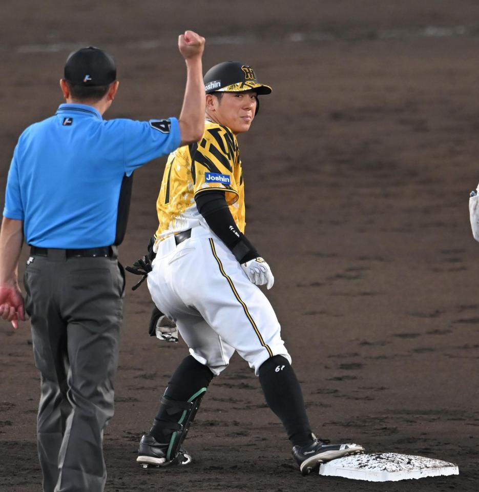 　４回、二塁でアウトになる豊田（撮影・飯室逸平）