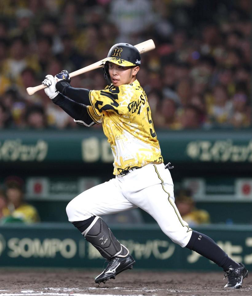 　７回、左前打を放つ島田（撮影・北村雅宏）