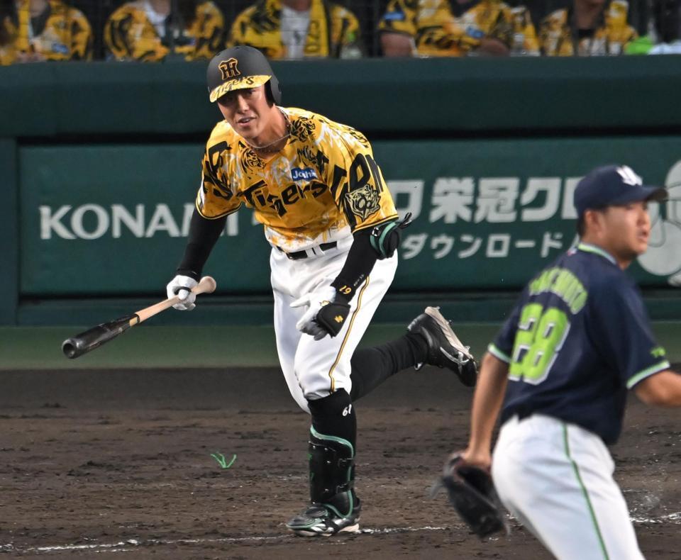 　４回、好機に凡退する豊田（撮影・飯室逸平）