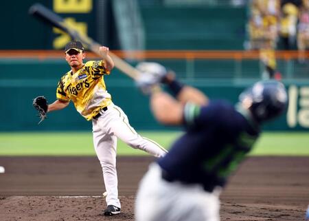 　２回、オスナを一塁ゴロに打ち取る伊藤将（撮影・山口登）