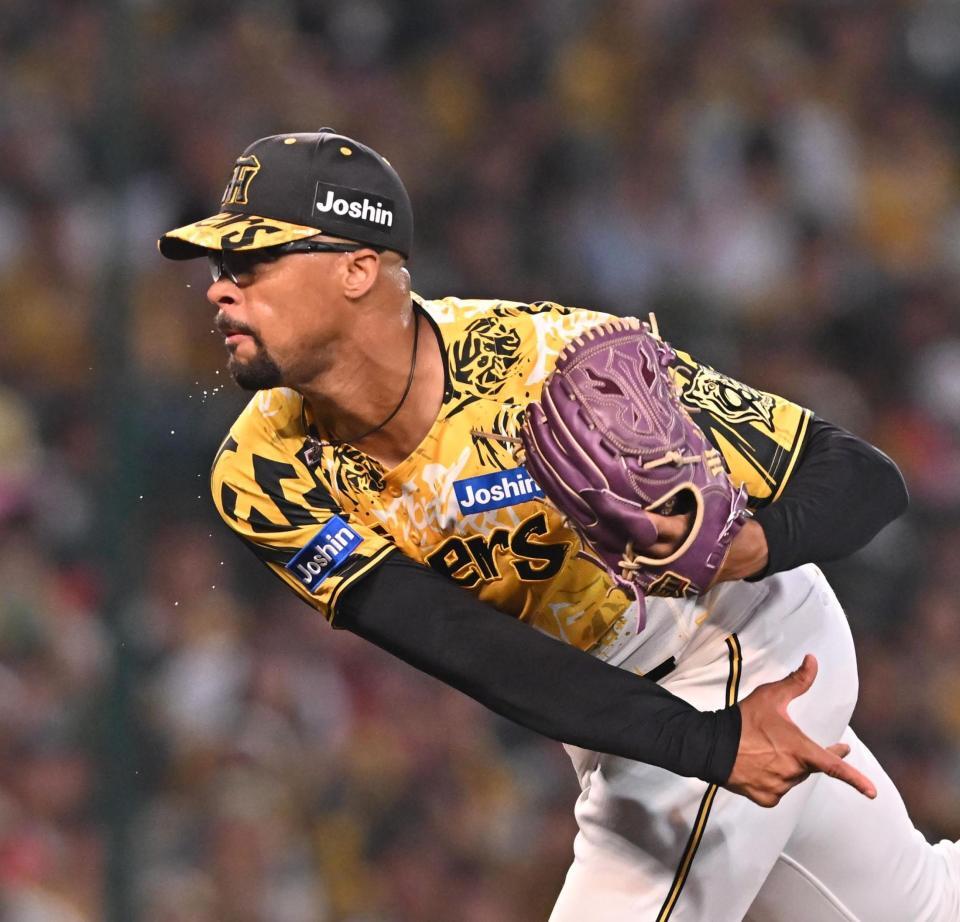 　５回、汗を飛ばして力投するデュプランティエ（撮影・西田忠信）