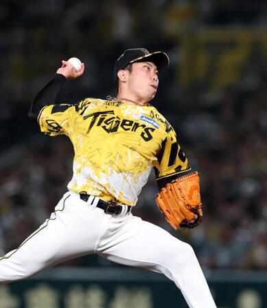 　８回から登板する石井（撮影・北村雅宏）