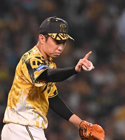 　８回、オスナを三ゴロに仕留めた石井（撮影・西田忠信）