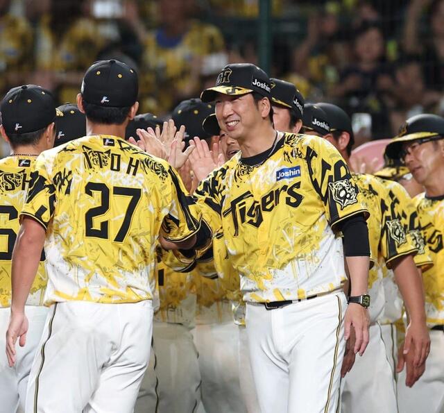阪神・藤川監督 佐藤輝は「このまま継続ですね」九回「勝負