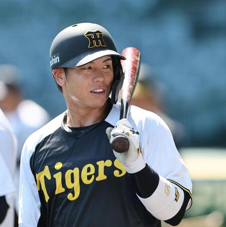 　打撃練習をする梅野（撮影・田中太一）