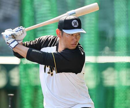 　打撃練習をする原口（撮影・田中太一）