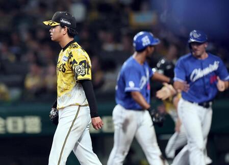 　４回、逆転を許す高橋（撮影・田中太一）