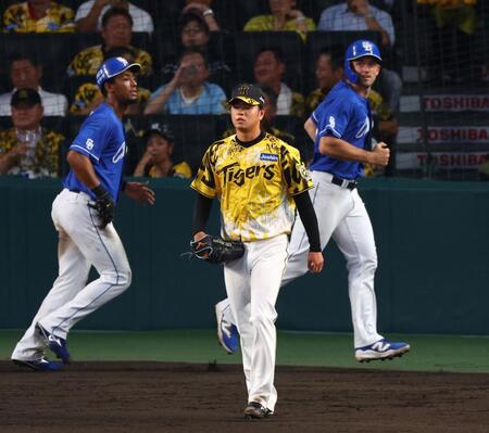 　４回、逆転を許す高橋（撮影・山口登）