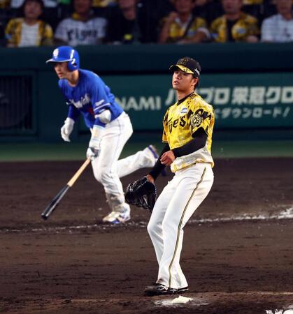 　４回、山本に適時打を許す高橋（撮影・山口登）