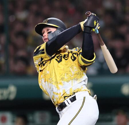 　７回、ソロを放つ森下（撮影・田中太一）