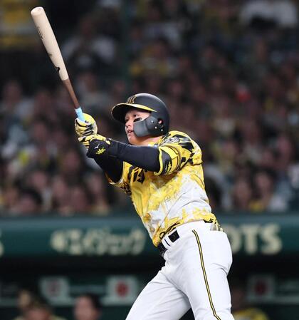 　７回、ソロを放つ森下（撮影・田中太一）