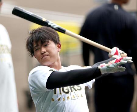 　打撃練習する中川（撮影・北村雅宏）