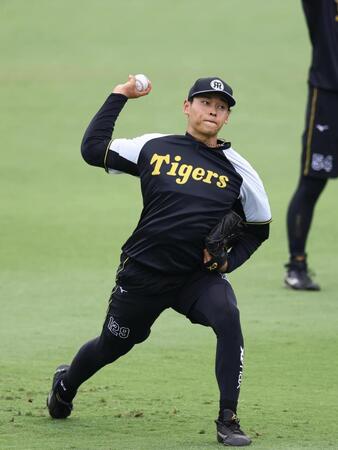 　キャッチボールする早川