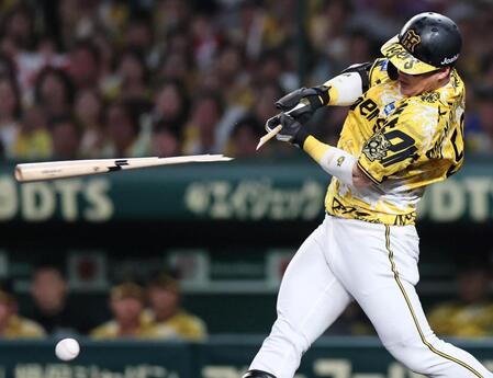 　５回、二塁ゴロに倒れる前川（撮影・田中太一）