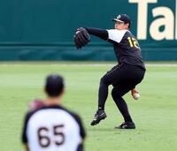 　キャッチボールする早川（撮影・山口登）