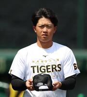 　練習に向かう中川（撮影・北村雅宏）