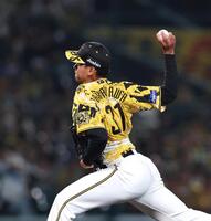 　９回途中から登板する早川（撮影・北村雅宏）