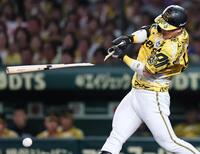 　５回、二塁ゴロに倒れる前川（撮影・田中太一）