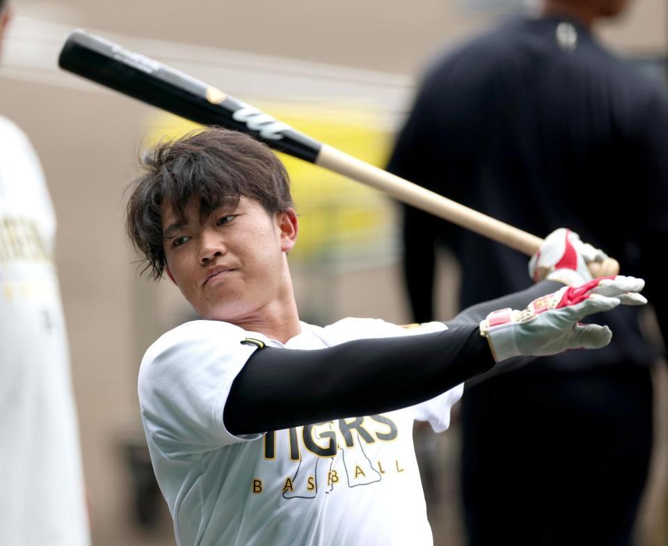 　打撃練習する中川（撮影・北村雅宏）