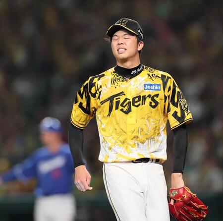 　６回、２点適時打を許し、顔をしかめる才木（撮影・田中太一）