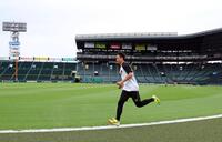 　ランニングする大竹（撮影・山口登）